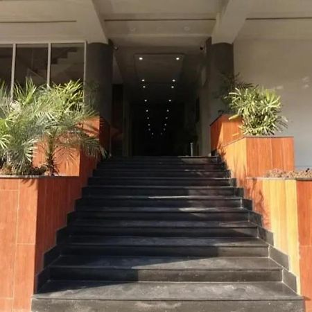 Furnished One-Bedroom Apartment For Rent Лахор Экстерьер фото
